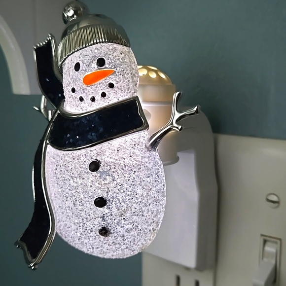 Bath & Body Works Wallflower Snowman  Plugin Diffuser Night Light Glitter CUTE - Picture 2 of 16